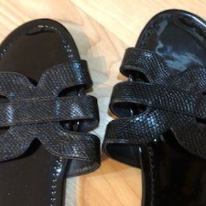 New - GUESS - Sandals